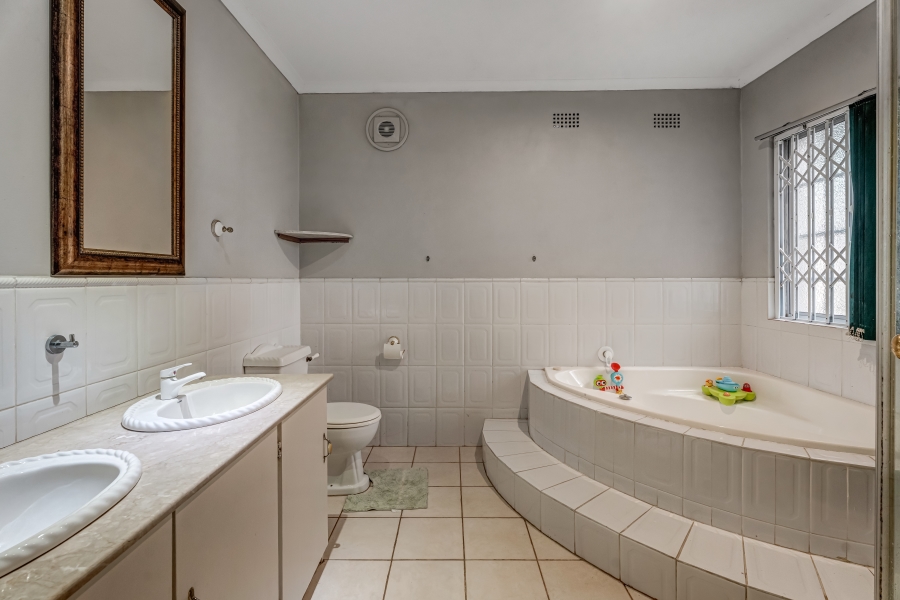 4 Bedroom Property for Sale in Beacon Bay Eastern Cape